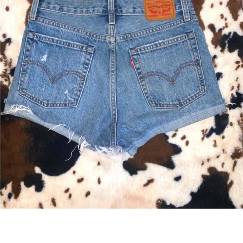 Levi’s wedgie shorts size 27
